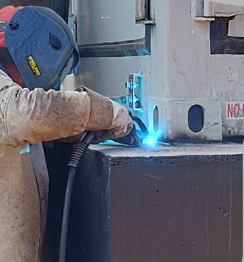 Anclaje de batería con soldadura